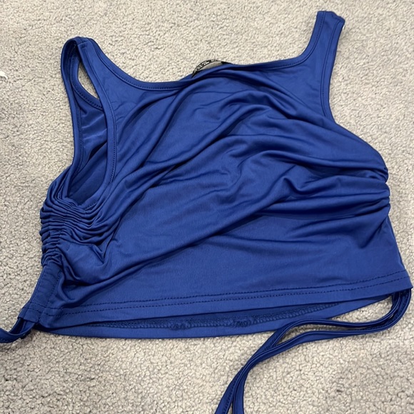 Blue ruffled side tank - Picture 2 of 3